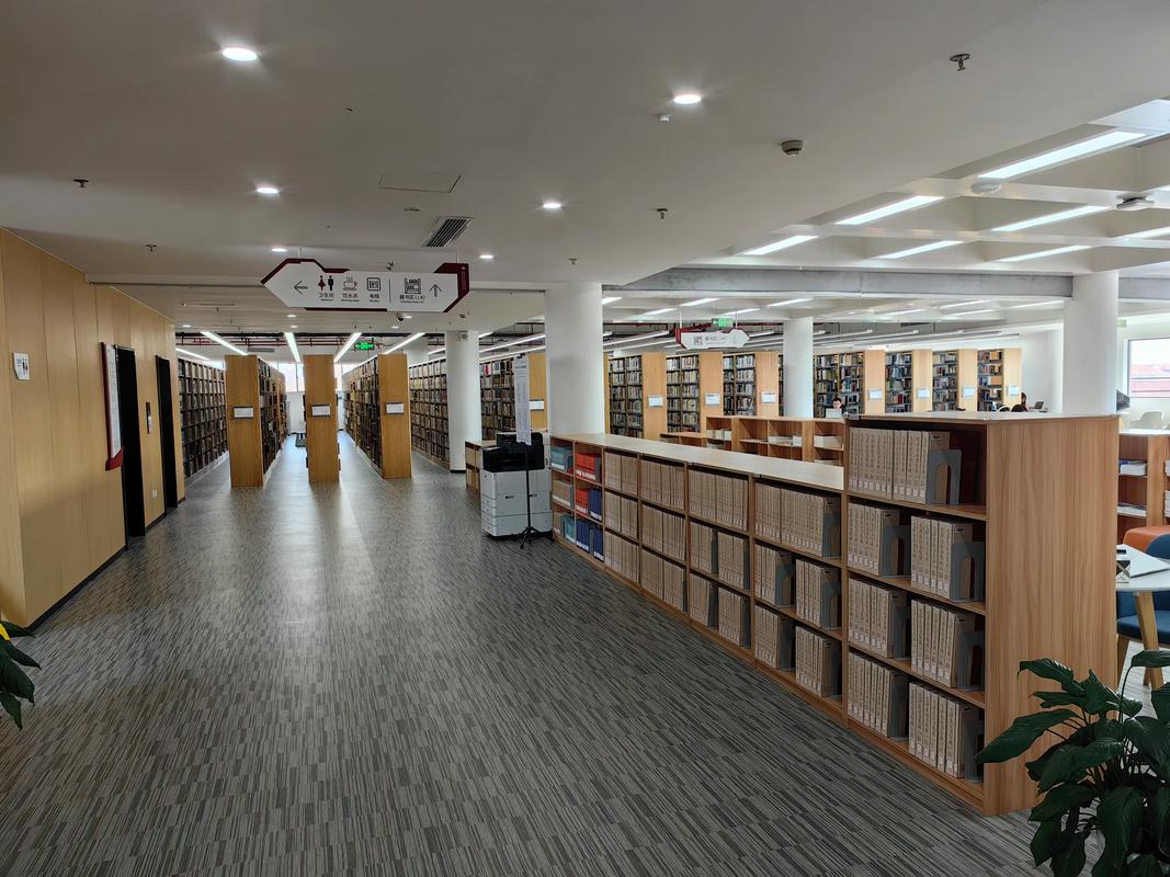 在水一方，浸墨香——探訪上海交通大學閔行校區包玉剛圖書館